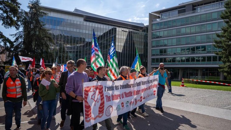 Les délégations avaient fait le déplacement depuis sept pays d'Europe pour manifester devant le siège de Nestlé à Vevey.