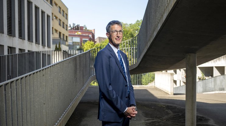 Emmanuel Vauclair, 47 ans, a pris la direction de Publica le 1er mai 2026, succédant à Doris Bianchi, désormais directrice de l’Office fédéral des assurances sociales.