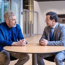 Frédéric Bonjour, membre de la direction du CP et responsable de Romandie Formation (à dr.) et Olivier Grangier, directeur de Cursus Formation et futur directeur opérationnel des deux entités au sein du CP.
