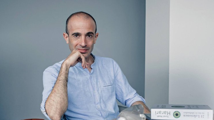 Yuval Noah Harari ne possède pas de smartphone. Un choix face aux géants de la tech. «Je ne leur accorde aucun accès direct à mon cerveau», dit-il.