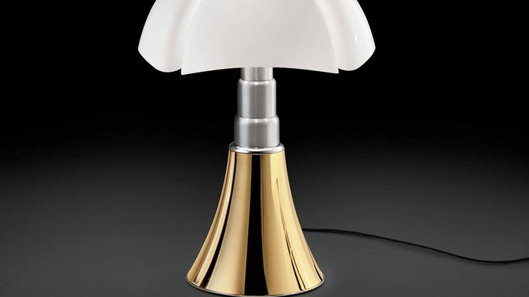 La lampe Pipistrello est considérée comme un objet phare du design industriel.
