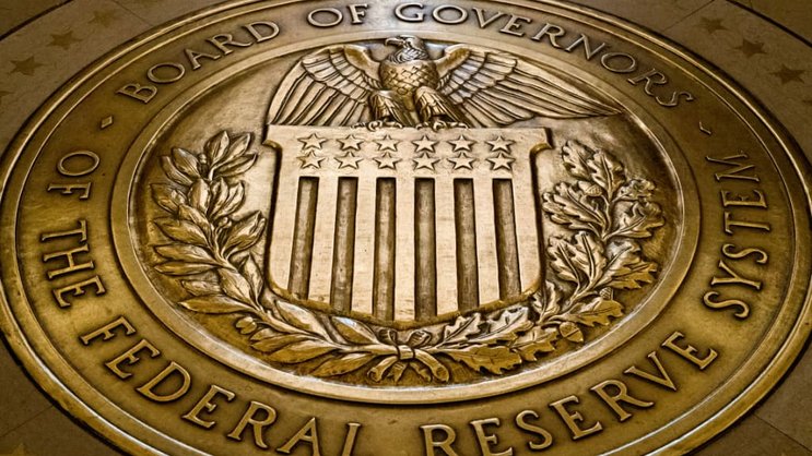 La Fed devra resserrer considérablement sa politique pour atteindre son objectif d'inflation d'ici à la fin de 2025, estime le rapport (archives).