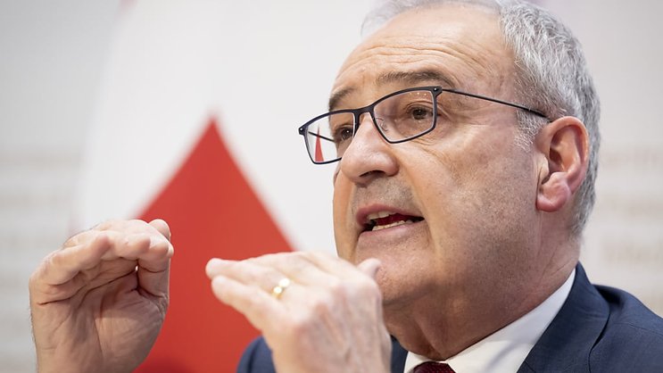 Le ministre de l'agriculture Guy Parmelin trouve que les exigences de l'initiative sur l'alimentation sont irréalisables dans les délais impartis.