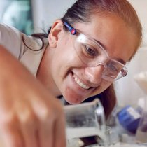Samantha Anderson, cofondatrice de DePoly, un spin-off de l'EPFL né en 2020.