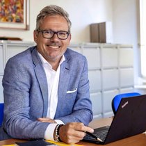 Pascal Kuchen est le CEO de la collective de prévoyance-Copré depuis 2018, dont le siège social se trouve à Genève et qui compte 36 employés.