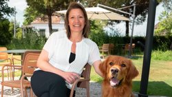 Si Géraldine Pagneux a une petite préférence pour les chats, elle est heureuse que ses collègues puissent amener leurs chiens au bureau, à Vevey.