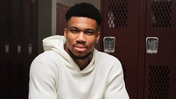 La star du basket-ball Giannis Antetokounmpo est désormais partenaire de la marque horlogère Breitling.