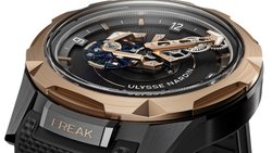 Ulysse Nardin, Freak One, 44 mm, boîtier en titane avec lunette en or rose, mouvement automatique, réserve de marche de 72 heures.