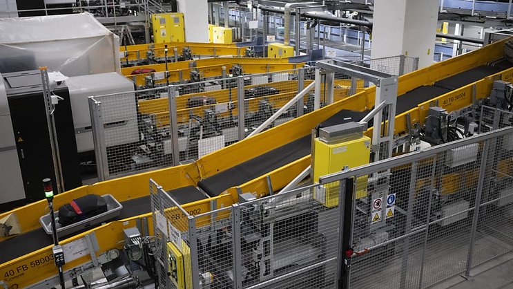 La nouvelle installation de tri des bagages de l'aéroport de Zurich compte 25 kilomètres de convoyage.
