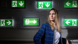 En 2015, Anne-Sophie Dunand-Blaesi a repris les rênes de la société Aprotec. Fondée par son grand-père, Eugène Blaesi, cette société s’est imposée sur le marché de l’éclairage de secours et de sécurité. Elle emploie aujourd’hui plus de 80 personnes.