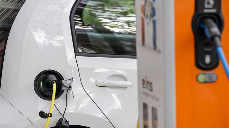 Le nombre de voitures électriques neuves a bondi l'année dernière de 31,3% à 52'728 unités, de sorte que plus d'une voiture sur cinq mise en circulation roulait entièrement à l'électricité. (archives)