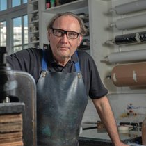 Depuis trente ans, Raynald Métraux multiplie des œuvres d’art sur papier. Sa technique fétiche, c’est la lithographie.