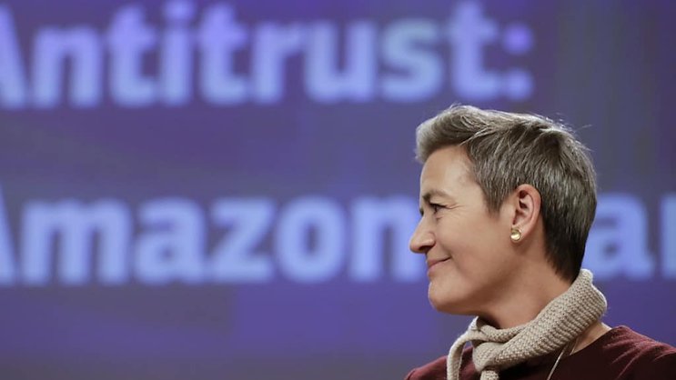 En juillet, le groupe américain avait proposé des modifications de ses pratiques pour répondre aux préoccupations de Bruxelles. "La Commission a accepté les engagements proposés par Amazon", a annoncé mardi la commissaire européenne à la Concurrence, Margrethe Vestager.
