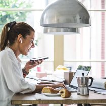 Toujours plus d’employés doivent retourner au bureau. Cela pourrait également contribuer au bien-être individuel.
