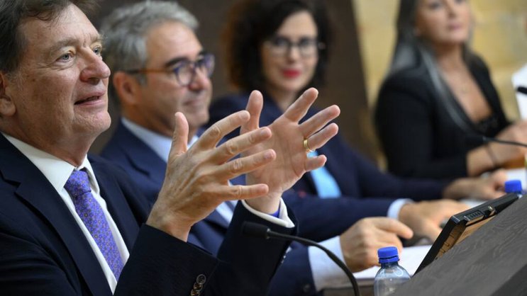 Une Commission d'enquête parlementaire (CEP) devrait permettre de faire toute la lumière sur le système de bouclier fiscal vaudois. Selon l'expert indépendant François Paychère (à droite), sa pratique a été non-conforme à la loi entre 2009 et 2021 (archives).