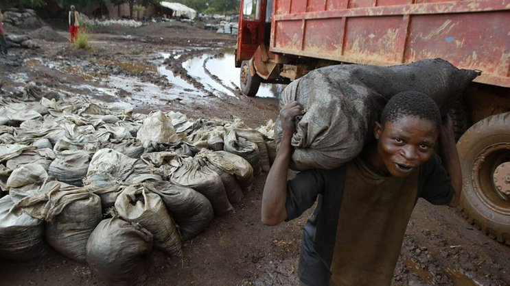 Les dizaines de milliers de tonnes de cathodes de cuivre et de poudre de cobalt s'entassent dans l'immense mine de Tenke Fungurume, dans le sud-est de la RDC (archives).