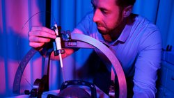 La start-up du campus Biotech, à Genève, développe un système de neuro-imagerie opératoire. Une première étude clinique est prévue avant la fin de 2026. Sophie Marenne