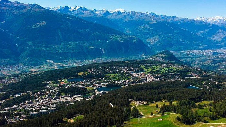 Avec son climat agréable, son air pur et son ensoleillement généreux, Crans-Montana permet de vivre des expériences absolues en toute saison.