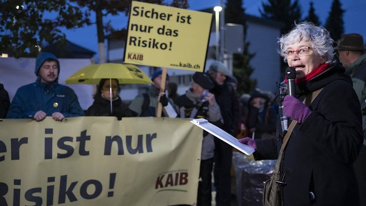 La manifestation a réuni quelques dizaines d'opposants à la construction, à Stadel (ZH), d'un dépôt en couches profondes pour les déchets hautement radioactifs.