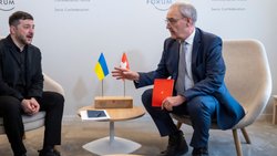 En marge du Forum économique mondial à Davos, le président ukrainien Volodymyr Zelensky avait demandé au président de la Confédération Guy Parmelin que des entreprises suisses actives dans le secteur énergétique lui viennent en aide (archives).