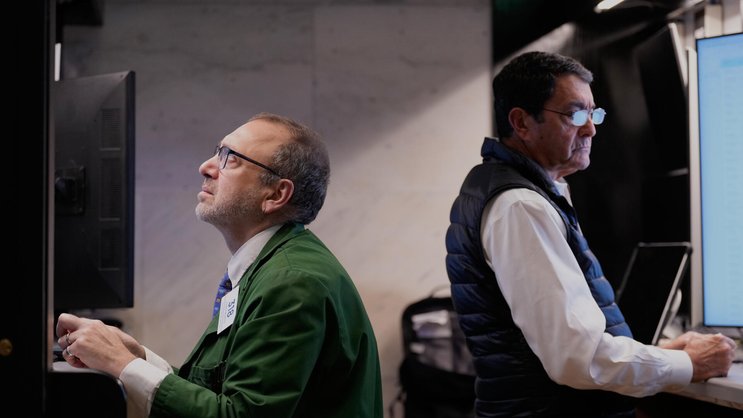 Les marchés financiers rappellent que la richesse ne garantit ni la sérénité ni le bonheur, mais amplifie surtout les choix et les comportements humains.