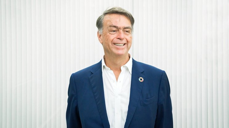Avec André Hoffmann, le vice président du groupe pharmaceutique Roche, on dépasse les traditionnels clivages: milliardaire-militant; gauche-droite; employé-patron; écologie-capitalisme... Fils de l’ornithologue et cofondateur du WWF Luc Hoffmann, il investit également dans des projets novateurs liés à la durabilité et à la transition énergétique.