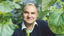 Philippe Meuwly a tout quitté pour les fleurs des Alpes et pour créer Pharmalp.