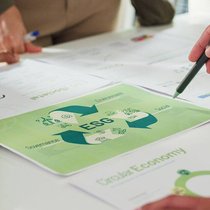 Le silence est d'or : face à la polarisation politique et à la complexité technique, de nombreuses entreprises suisses choisissent de taire leurs initiatives durables. Un phénomène d’autocensure baptisé greenhushing.