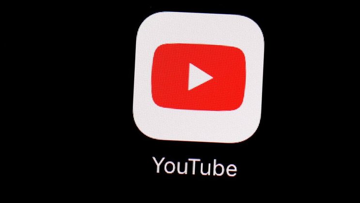 Le premier contenu a été posté sur YouTube le 23 avril 2005 par l'un des co-fondateurs du site (archives).