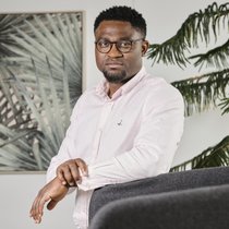 Achille Yomi, fondateur et CEO de Scenario X, a fondé sa start-up en 2021, spécialisée dans les prévisions d’événements négatifs pour répondre à un besoin des banques.