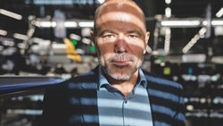 Martin Strehl rejoint la société en tant que troisième actionnaire et en devient le CEO.