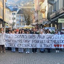 L'initiative de Sarah Andereggen (tout à gauche) a réuni près de 140 personnes au coeur de Monthey.