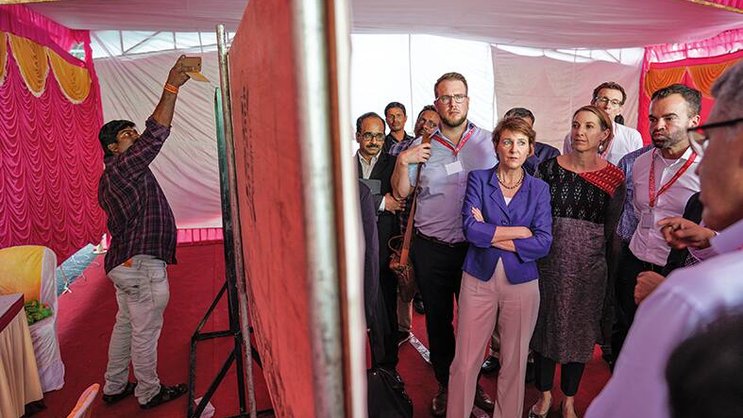 La ministre Simonetta Sommaruga et les entrepreneurs de sa délégation ont visité différents projets énergétiques et environnementaux en Inde.
