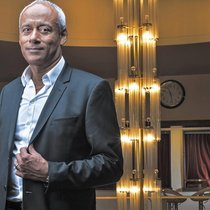 A vingt ans, Michael Drieberg voit naître la révolution informatique et sent que "ces énormes machines allaient changer le monde".