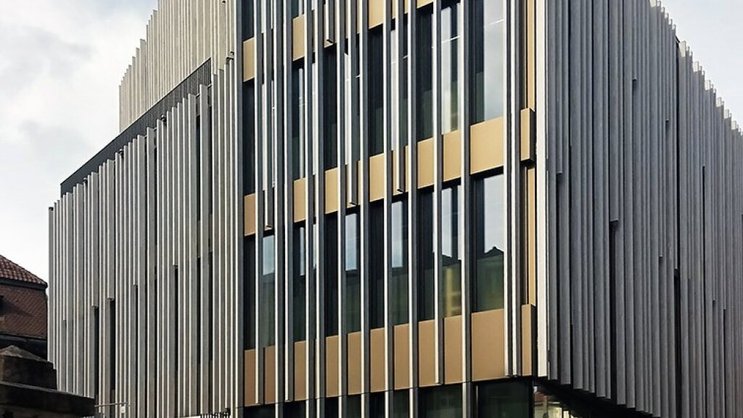 La population fribourgeoise a eu l'occasion unique samedi de visiter les bâtiments rénovés et agrandis de la Bibliothèque cantonale et universitaire.