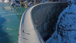 Dans un contexte de forte hausse des prix du mazout et du pétrole, les énergies renouvelables comme l’hydroélectrique (photo: barrage de Mauvoisin, à Bagnes) sont à privilégier.