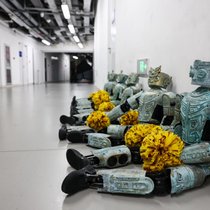 Morgan Stanley estime que le marché des humanoïdes pourrait atteindre 5000 milliards de dollars d’ici à une vingtaine d’années, avec environ 90% des robots utilisés dans des applications industrielles et commerciales. Reste un territoire encore largement à conquérir: le domicile. La dextérité humaine et la richesse du toucher demeurent particulièrement difficiles à reproduire.