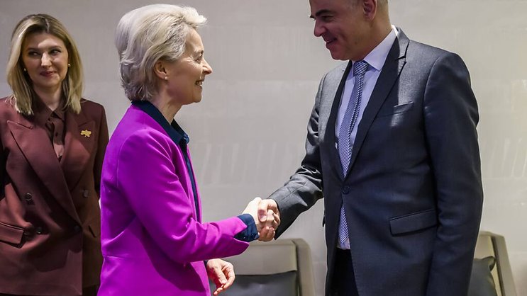 Le président de la Confédération Alain Berset a ouvert officiellement le Forum économique mondial (WEF) devant la présidente de la Commission européenne Ursula von der Leyen et la Première Dame ukrainienne Olena Zelenska.