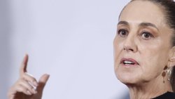 La présidente mexicaine Claudia Sheinbaum s'est proposée en tant que médiatrice. "Nous allons chercher, avec tous les pays qui le souhaitent en Amérique latine ou sur d'autres continents, une solution pacifique" et à éviter une "intervention" américaine au Venezuela, a-t-elle dit.
