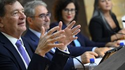 Une Commission d'enquête parlementaire (CEP) devrait permettre de faire toute la lumière sur le système de bouclier fiscal vaudois. Selon l'expert indépendant François Paychère (à droite), sa pratique a été non-conforme à la loi entre 2009 et 2021 (archives).