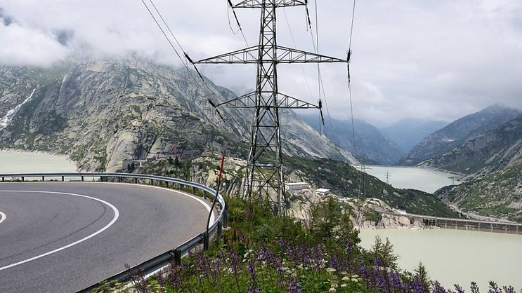 L'objectif d'accélérer les procédures d'extension et de transformation des réseaux de transport d'électricité est salué. Mais les critiques pleuvent sur l'idée de prioriser les lignes aériennes. (Photo d'archives)
