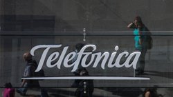 Le géant espagnol des télécommunications Telefónica annonce  avoir subi une perte nette sèche de 4,32 milliards d'euros (3,95 milliards de francs) en 2025. (archive)