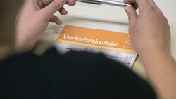 Après le boom des examens des années précédentes, les chiffres sont revenus à la normale en 2025. Le taux de réussite à l’examen théorique a toutefois continué de baisser. (archives)