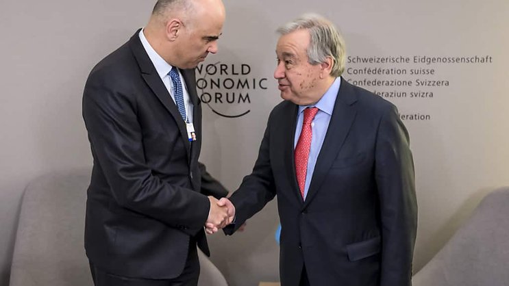 Le secrétaire général de l'ONU Antonio Guterres a fermement critiqué certaines entreprises pétrolières après avoir rencontré Alain Berset.