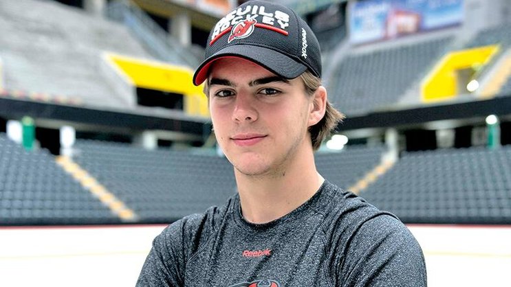Nico Hischier, star montante du hockey, est conseillé par the 6ix Sports.