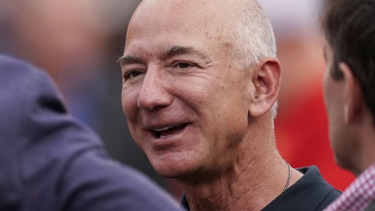 La Commission européenne craignait qu'Amazon, fondé par Jeff Bezos, n'utilise ce double rôle de place de marché en ligne et de détaillant "pour empêcher les concurrents d'iRobot d'accéder à son marché" (archives).