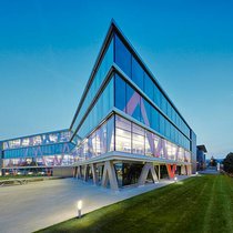 Un nouveau bâtiment viendra compléter les deux existants sur le site de Swissquote à Gland.