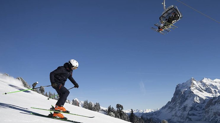 Ce nouveau forfait de ski sera valable dès la saison 2025/2026 sur grands domaines en Suisse (photo prétexte).