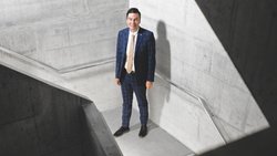 Philippe Varone, président de la ville de Sion, ici dans les nouveaux bâtiments de la HES-SO Valais-Wallis.