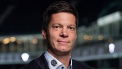 Marc-André Berset est le directeur du Championnat du monde de hockey de Fribourg en 2026 et le Manager Communication & Brand de Fribourg-Gottéron.
